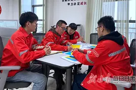 长庆油田采油十一厂：党员干部从“指挥中心”到“田间地头” 打响夺油上产攻坚战图片