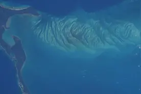 震撼之美！航天员视角下的地球家园和浩瀚宇宙图片