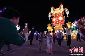 10万余彩灯挂件贺岁 2025年京彩新春彩灯嘉年华将启幕图片