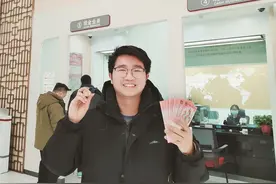 蛇年贺岁纪念币钞火热兑换 市场溢价超100% 有机会二次预约图片