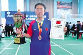 10岁女孩酷爱乒乓球 将体育弱项变强项图片
