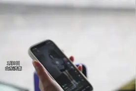 人间丨寻找“手势舞”爆火的美女公交驾驶员：入行5年的济南小妮，曾因“害怕”停更一年图片