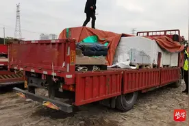 “牛奶”伪装下的危险货物，常州交通执法查获非法运输危险货物案图片