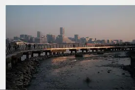 晚安丨那些看似不起波澜的日复一日，会突然在某一天让人看到坚持的意义图片