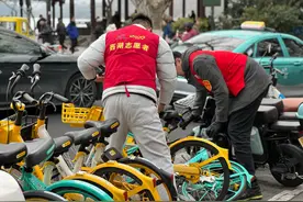 东北小伙过年在西湖边当志愿者，回程路上他做了一个决定图片