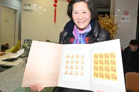 《乙巳年》特种邮票今晨发行 不少邮迷彻夜排队等生肖蛇票图片