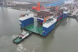 全球最大江海移动船坞“四航永兴”号出运全国最大海上风电安装平台首战告捷图片