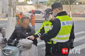 南京高淳：严查电动自行车违法，净化冬季交通环境图片