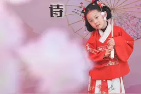 南京环玄武湖地区姹紫嫣红“藏不住”图片