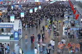 10月4日西安铁路局加开旅客列车90列图片