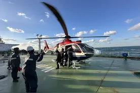 陆海空联动！山东日照出入境边防检查站紧急救助受伤外籍船员图片