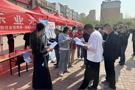 无棣县人社局联合棣丰街道举办2024年“春风行动”招聘会图片