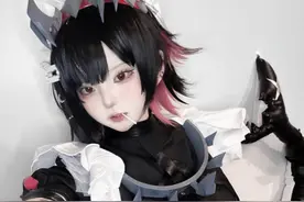 美女COS《绝区零》鲨鱼妹艾莲：娇小可爱黑丝吸睛图片