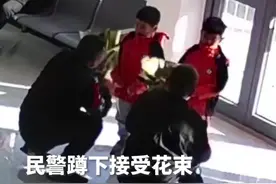 警察节前夕 泰安萌娃和民警上演“礼尚往来”图片