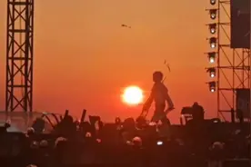 果然视频|“海上日出”完美现身，歌迷们“点赞烟台”刷屏图片
