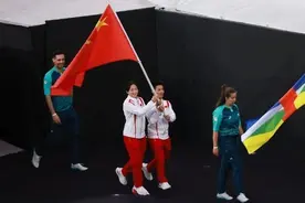 她在巴黎为国争光，他在青海保家卫国→图片