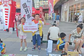 美德少年当“掌柜” 南湖街道“低碳环保+”公益市集热闹开张图片