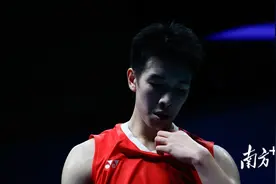中国队包揽羽毛球男单金银牌图片