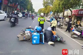 未观察突然起步，撞上路过电动车担全责图片