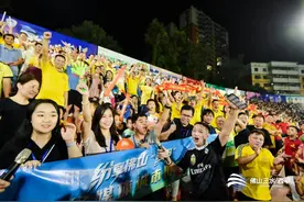 当佛山遇见成都丨“足球赛的氛围太好了！”全国网媒记者纷享佛山“西甲”，走进赛场传播精彩图片