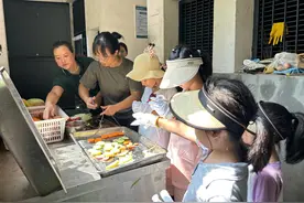 动物园里的“金丝猴观察日记”：原来金丝猴是这样吃饭的图片