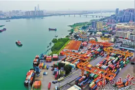 向深而行    以港图强图片