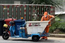 老人急病离世，藏了15万现金的床垫被扔了！图片