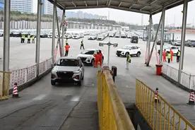 重庆-广西-迪拜！铁海联运“铁路JSQ车衔接海运滚装船”专列首发图片