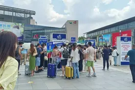 名猫现场“选美”，近距离体验“异宠部落”！众多智能养宠“神器”新品亮相亚宠展| 晨看展图片