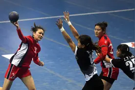 （体育）手球——亚洲女子锦标赛：中国胜中国香港图片