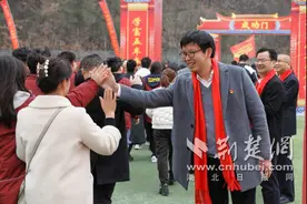 十堰市车城高中举行高三成人仪式图片