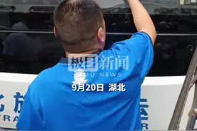 武汉三镇队亚冠首战，黄石球迷组成大巴车队来汉为三镇队助阵图片