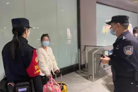 母亲报警！少女离家出走想和未成年网恋男友奔现，被民警劝回图片