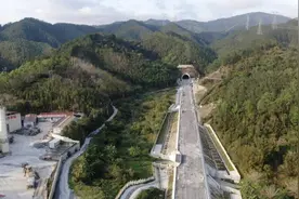 津企助力高铁建设：广湛高铁最长隧道顺利贯通图片