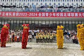 全国总冠军+1、鸡腿+1、奖金+30万 今天广师大沸腾了图片