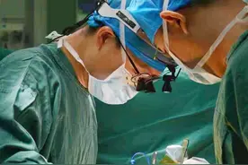 争分夺秒！警车开道护航，医护团队接力上演“生死时速”图片