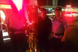 与家人吵架赌气，男孩离家夜上高速路，多亏青岛民警！图片