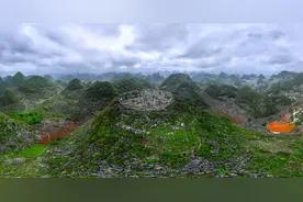 贵州兴义：“消失”的山峰图片