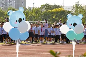 124.4万武汉中小学生迎来新学年图片