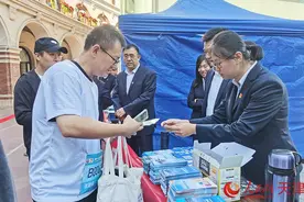 天津市举办第三代社会保障卡推广公益活动图片