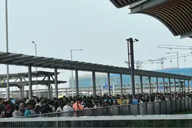 百万港人清明假期北上，港珠澳大桥罕见堵车图片