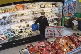 上海一超市报警：一个月被偷10次！警察人赃并获，谁料她的回答绝了→图片