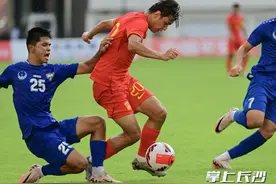 组图 | 中国U21男足0:0平乌兹别克斯坦图片