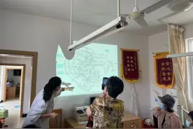 家庭医生工作室开进园区，看病配药不用请假图片