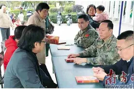 征兵宣传亮青春 筑梦国防显担当图片
