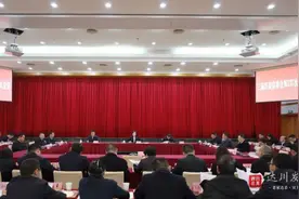 四川达川区委常委会传达学习省委书记王晓晖来达州调研指示精神和市委书记邵革军到达川区调研指示精神图片
