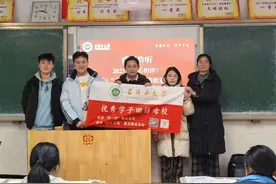 情系家乡和母校，石河子大学5名大学生回访莒县二中开展社会实践图片