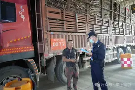 瑞丽边检靠前服务促发展图片