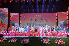 以戏传情！黄梅戏经典唱“醉”了美丽新疆图片