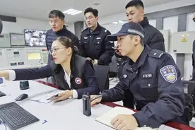 融媒·画像丨侦破“吸毒案”，跨省抓捕诈骗犯……请倾听——“00后”新警察故事图片